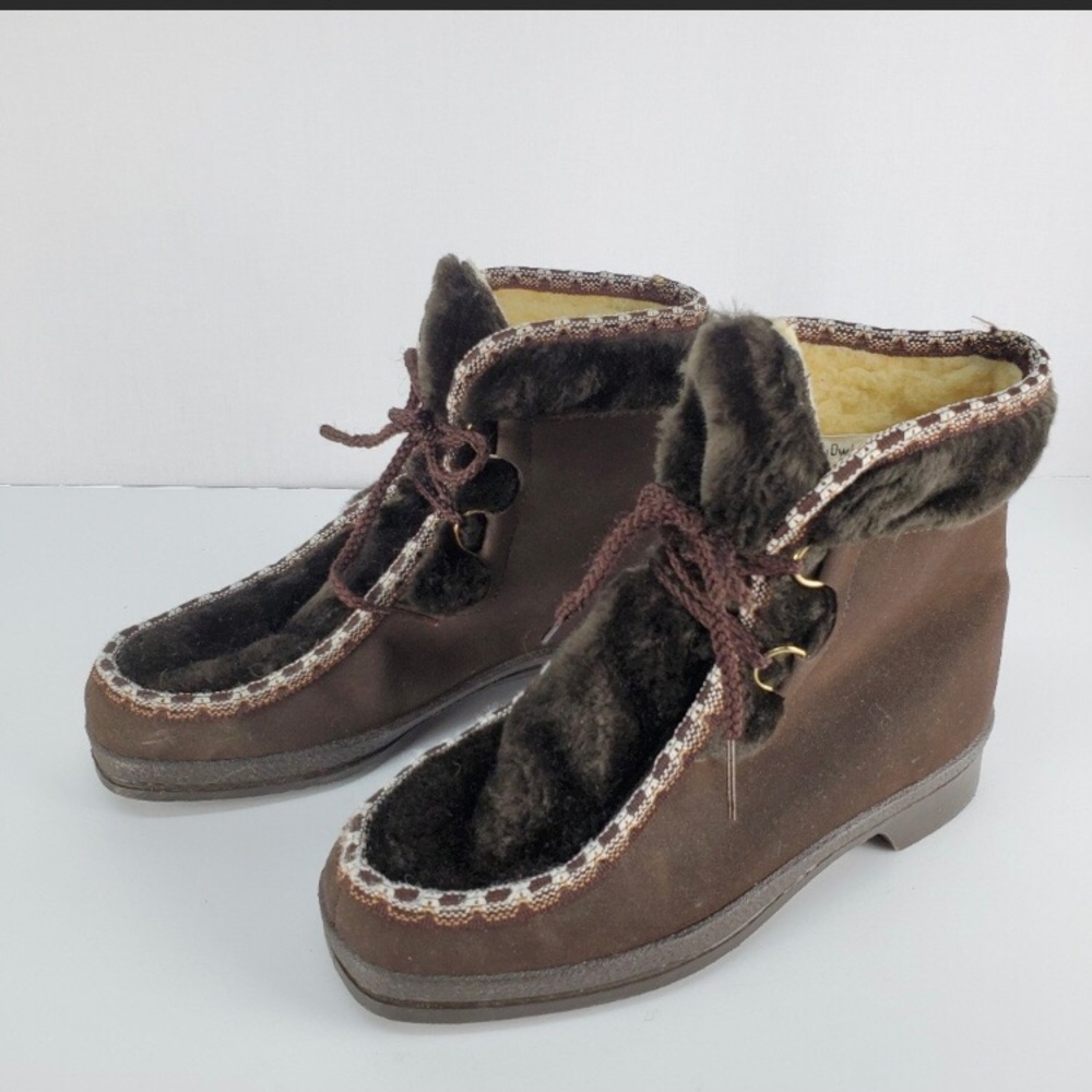 - Vintage Snowland insulated winter Boots sz 9